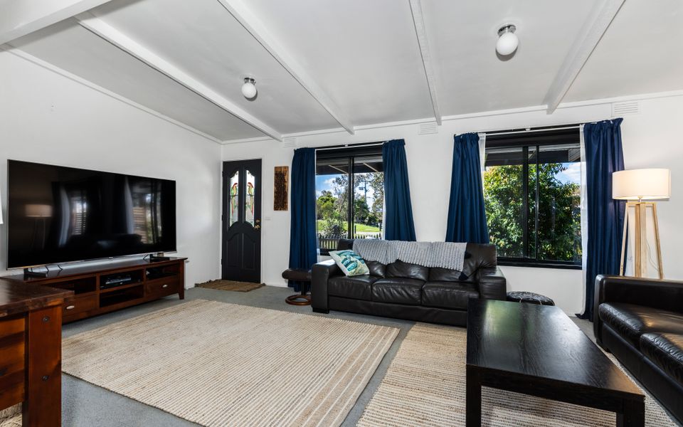 Inverloch’ s Lime Green Door – Linen, Wifi, Pet Friendly