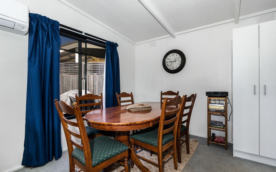 Inverloch’ s Lime Green Door – Linen, Wifi, Pet Friendly