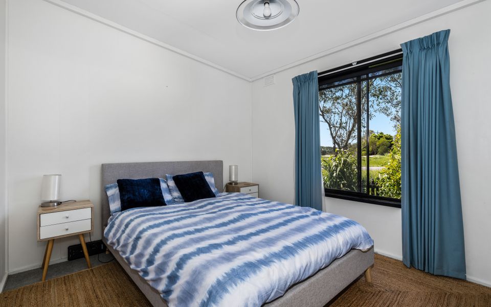 Inverloch’ s Lime Green Door – Linen, Wifi, Pet Friendly