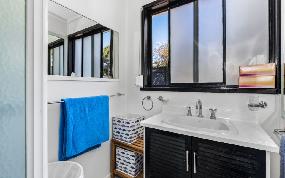 Inverloch’ s Lime Green Door – Linen, Wifi, Pet Friendly
