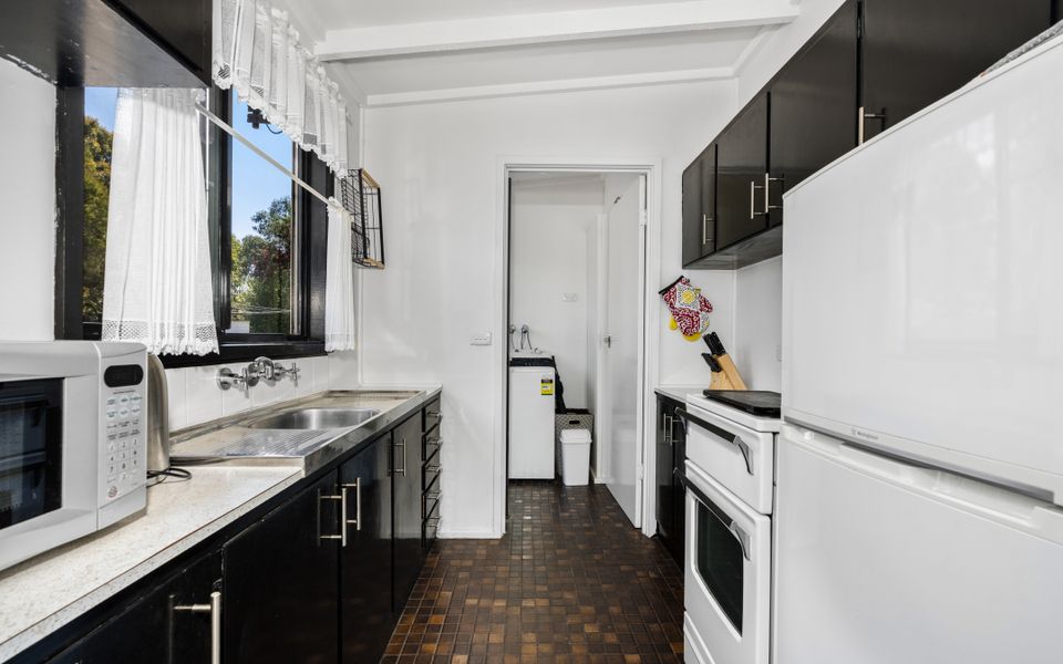 Inverloch’ s Lime Green Door – Linen, Wifi, Pet Friendly