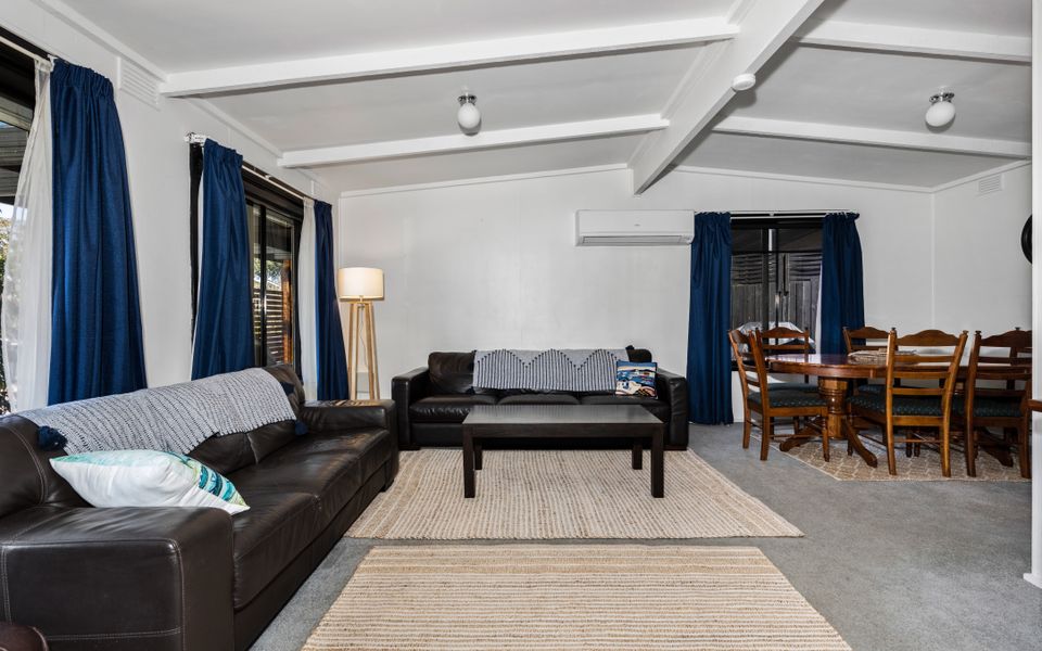 Inverloch’ s Lime Green Door – Linen, Wifi, Pet Friendly