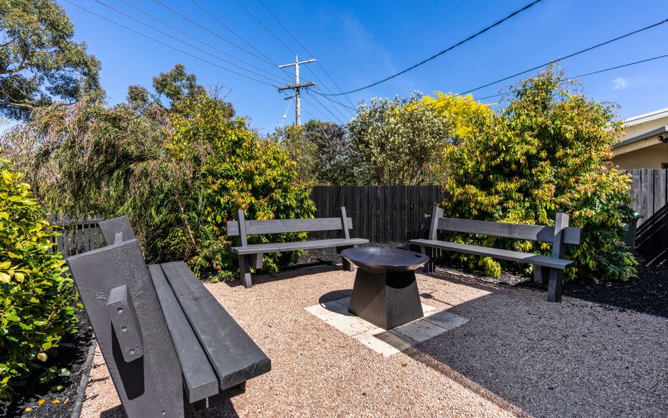 Inverloch’ s Lime Green Door – Linen, Wifi, Pet Friendly
