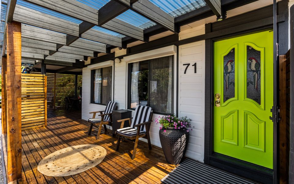 Inverloch’ s Lime Green Door – Linen, Wifi, Pet Friendly