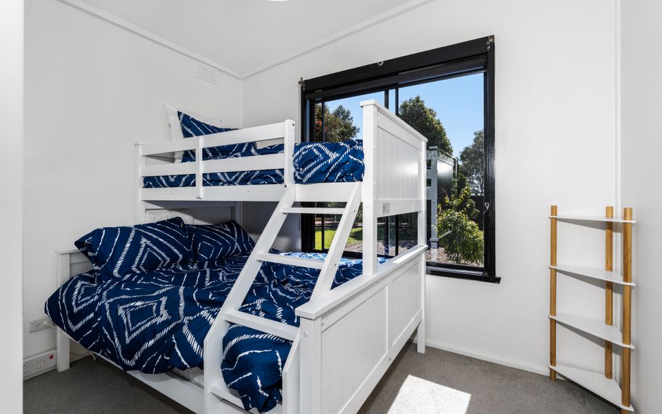 Inverloch’ s Lime Green Door – Linen, Wifi, Pet Friendly