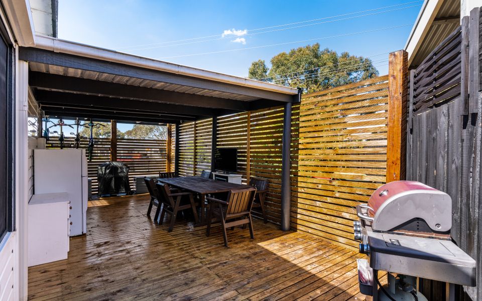 Inverloch’ s Lime Green Door – Linen, Wifi, Pet Friendly