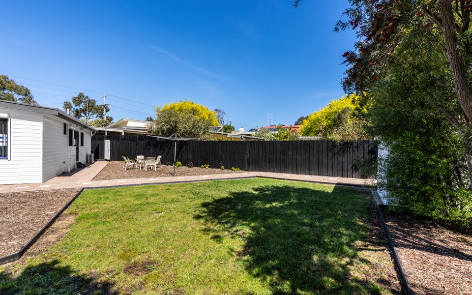 Inverloch’ s Lime Green Door – Linen, Wifi, Pet Friendly