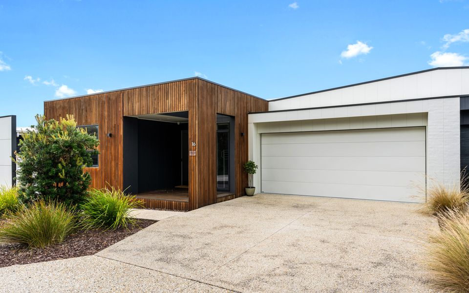 Best of Both Worlds Inverloch