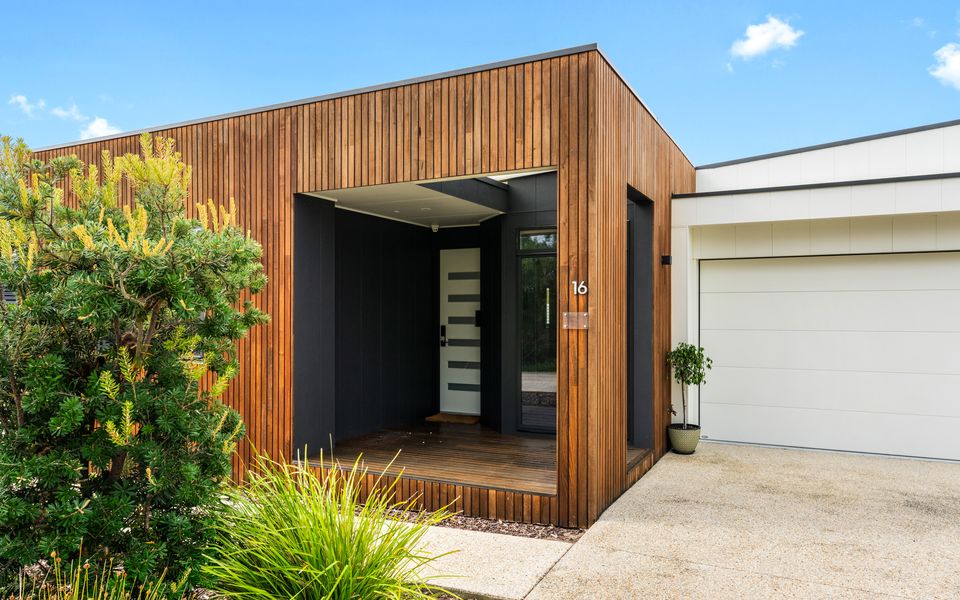 Best of Both Worlds Inverloch