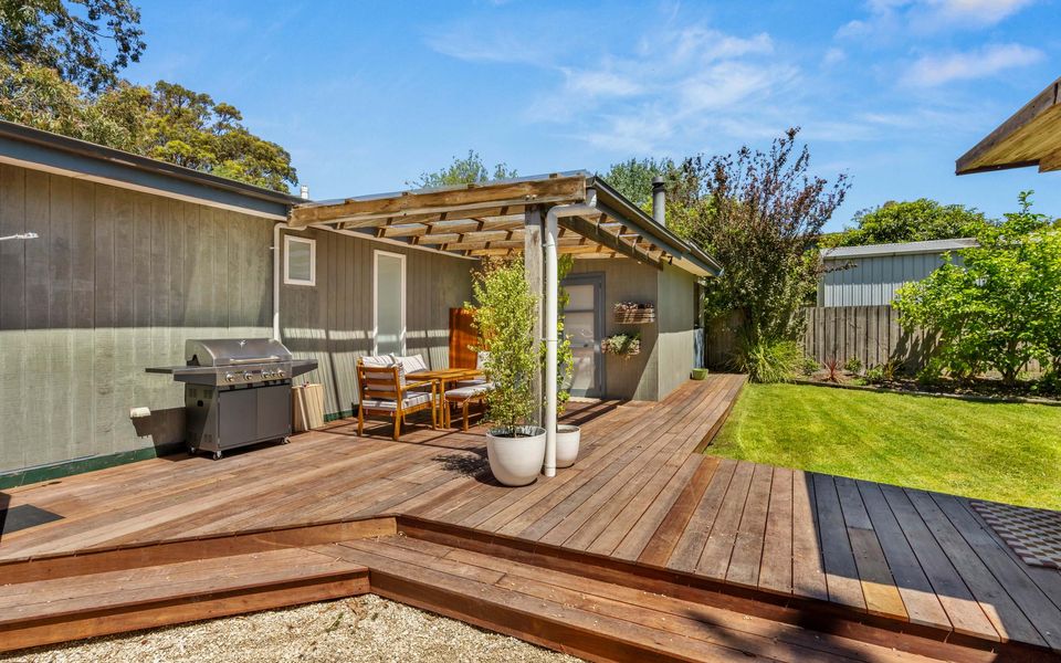 Dovestones by the Sea – Inverloch