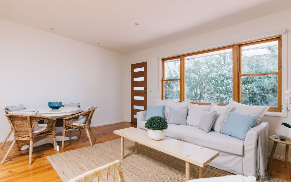 Dovestones by the Sea – Inverloch