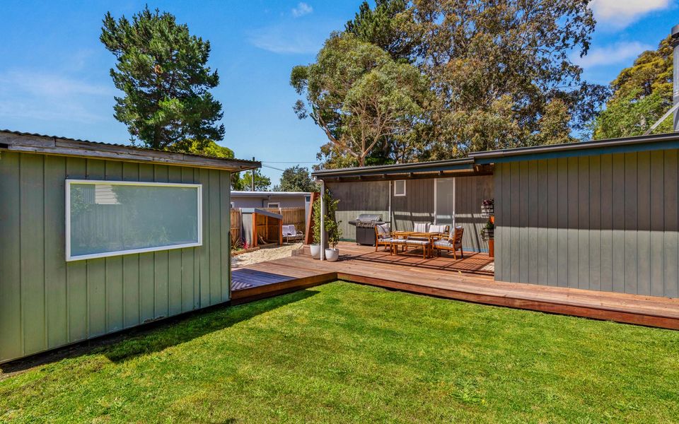 Dovestones by the Sea – Inverloch