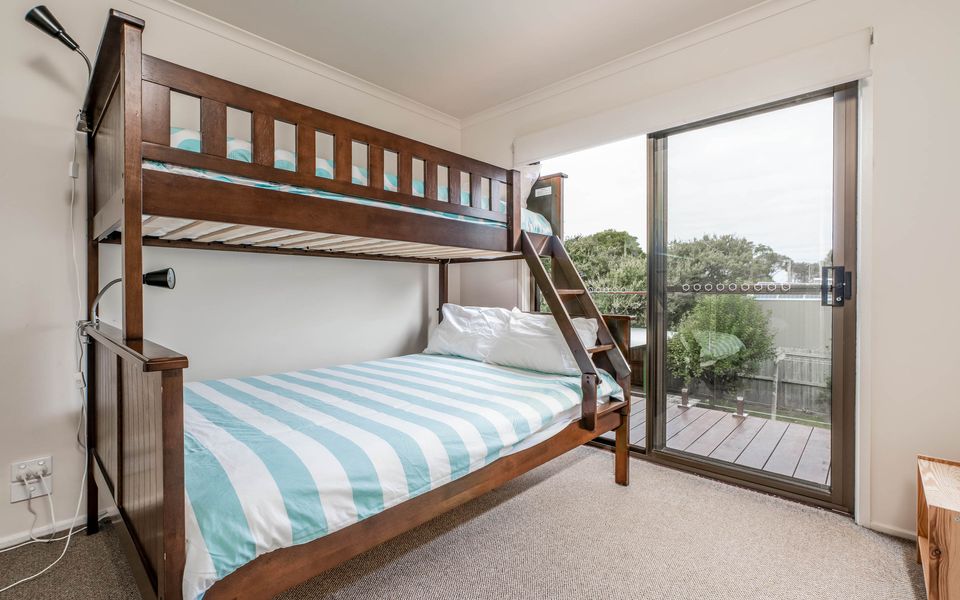 Wavelength – Free Wifi and Pet Friendly (outside only)