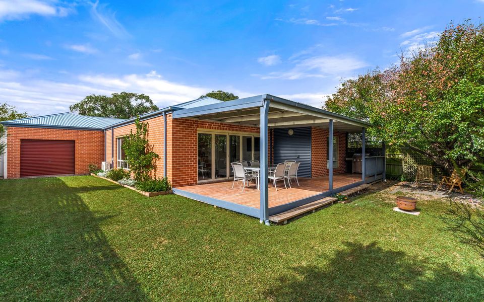 Superb Quiet Court Location – Family Friendly Retreat in a Prime Location