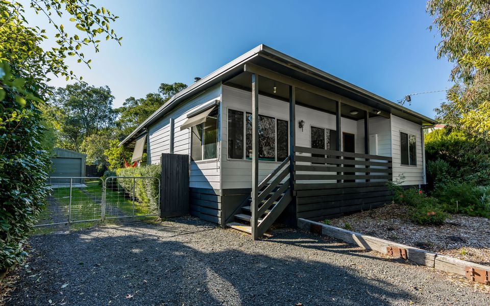 Cozy Beach Hideaway – Pet friendly