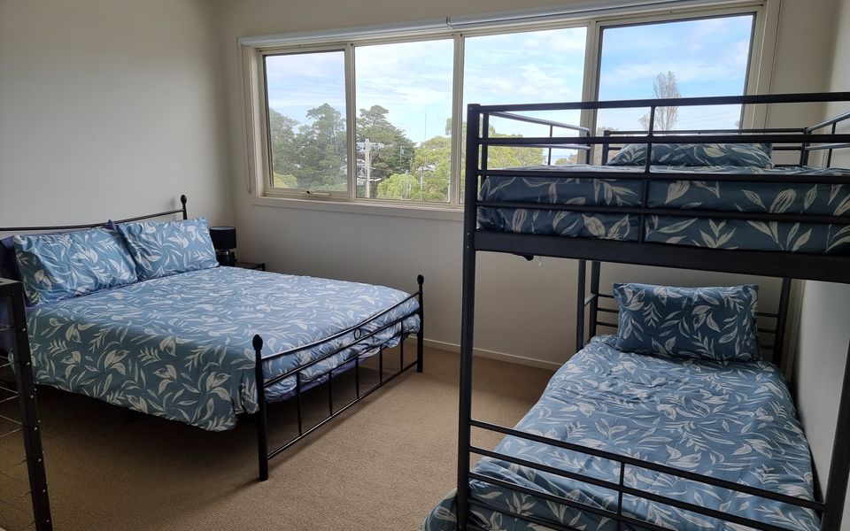 Beaton’s Beach Front Studio – Inverloch