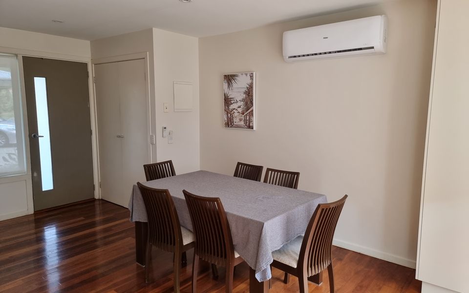 Beaton’s Beach Front Studio – Inverloch