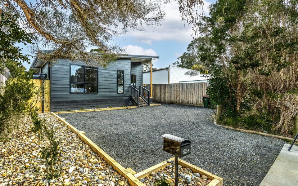 The House with the Orange Door, Inverloch