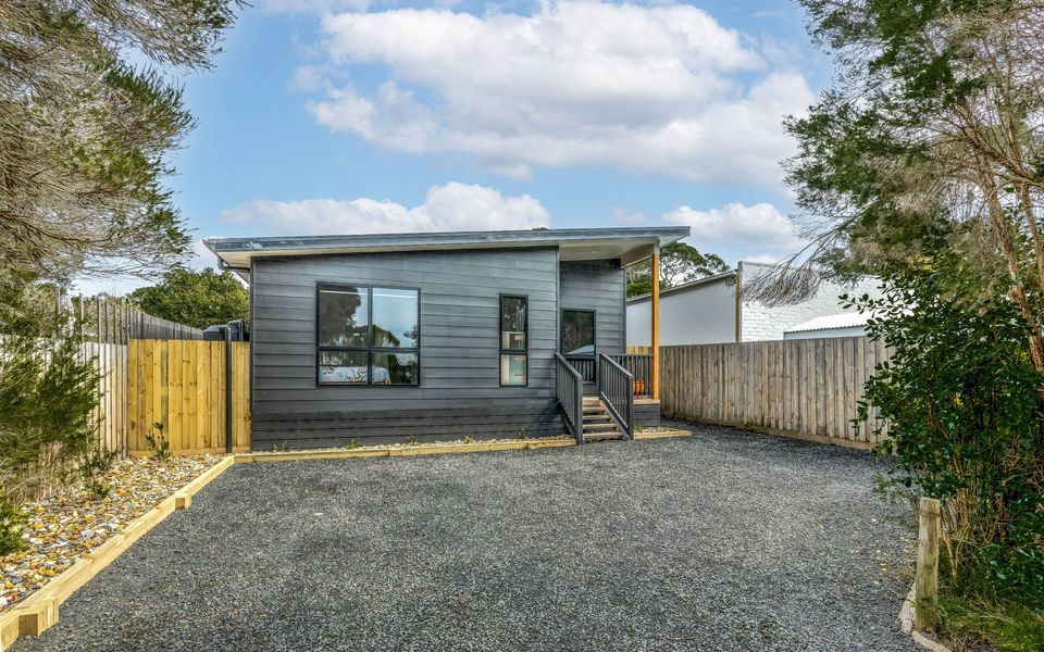 The House with the Orange Door, Inverloch