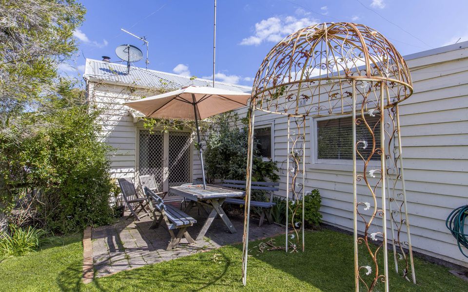 Classic Cottage Minutes to the Beach