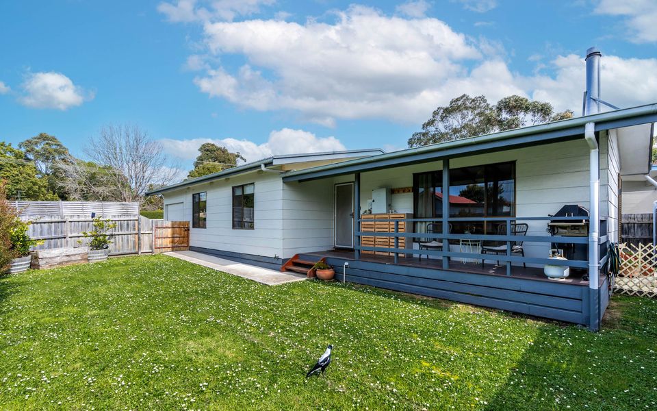 Breathe easy Inverloch, linen and wifi included