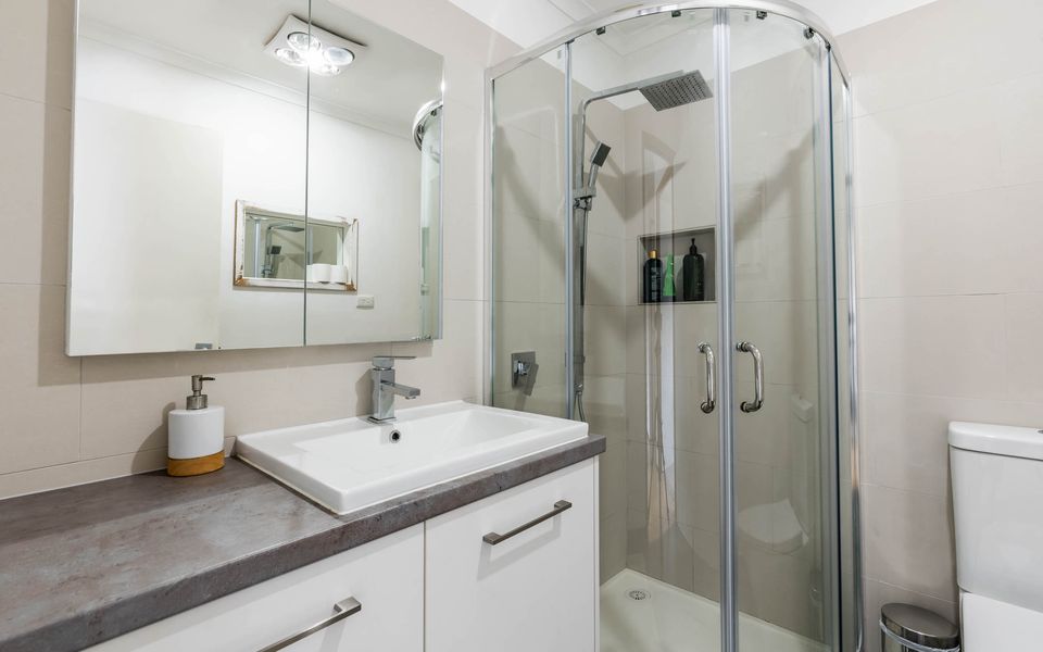 Breathe easy Inverloch, linen and wifi included