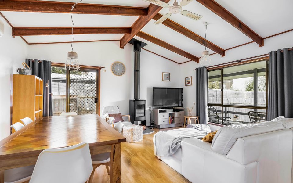 Breathe easy Inverloch, linen and wifi included