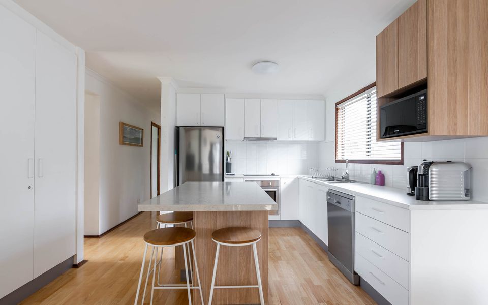 Breathe easy Inverloch, linen and wifi included