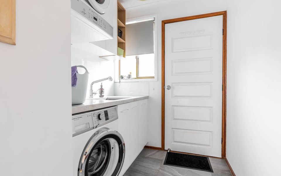 Breathe easy Inverloch, linen and wifi included