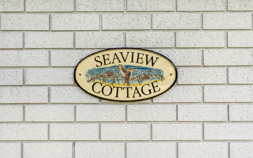 Seaview Cottage and pool (Wifi and Linen included)