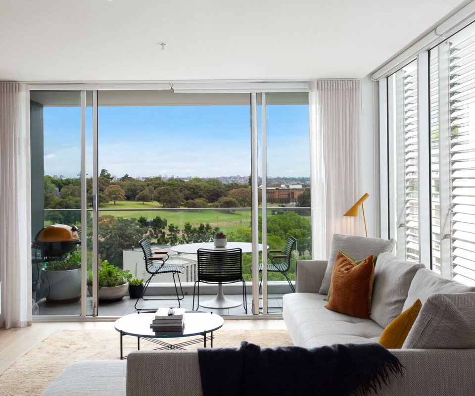 Poolside Glamour Woolloomooloo IH