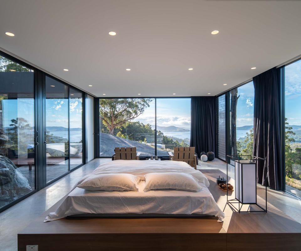 Mountain Top Snug, Studio ITAS