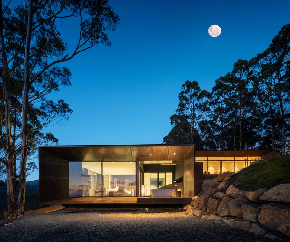 Mountain Top Snug, Studio ITAS