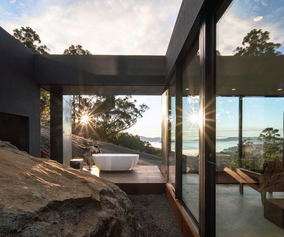 Mountain Top Snug, Studio ITAS