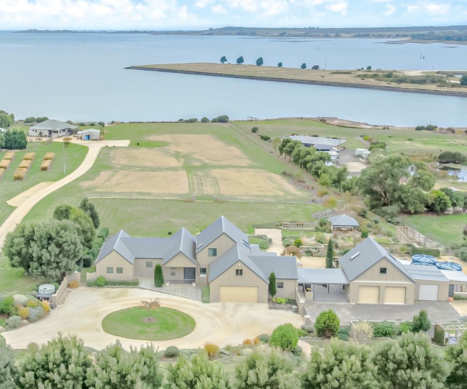 Chateau Clarence & Petite Chateau | Luxurious Waterfront Retreat