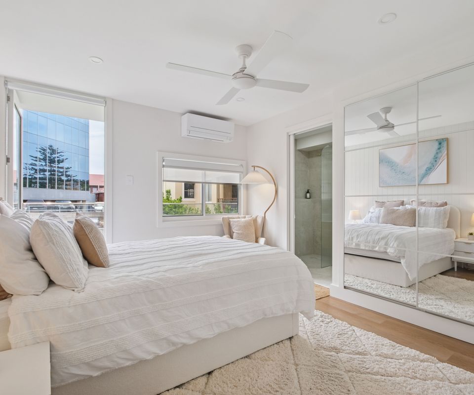 Esplanade Escape, Manly I90