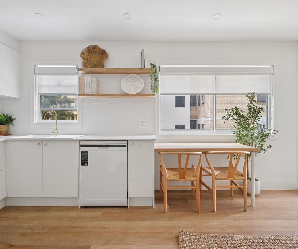 Esplanade Escape, Manly I90