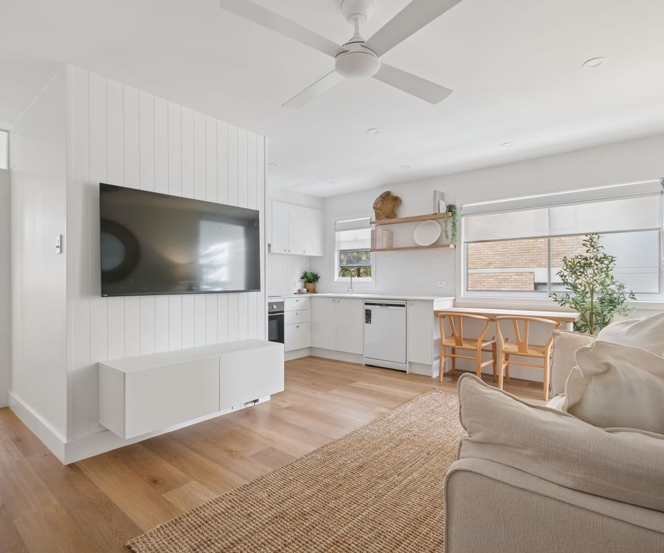 Esplanade Escape, Manly I90