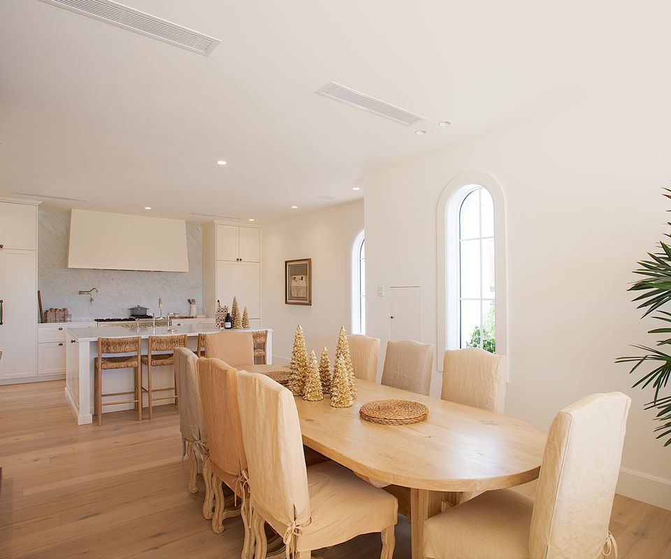 The Esplanade Escape, Balmoral LH LUXE