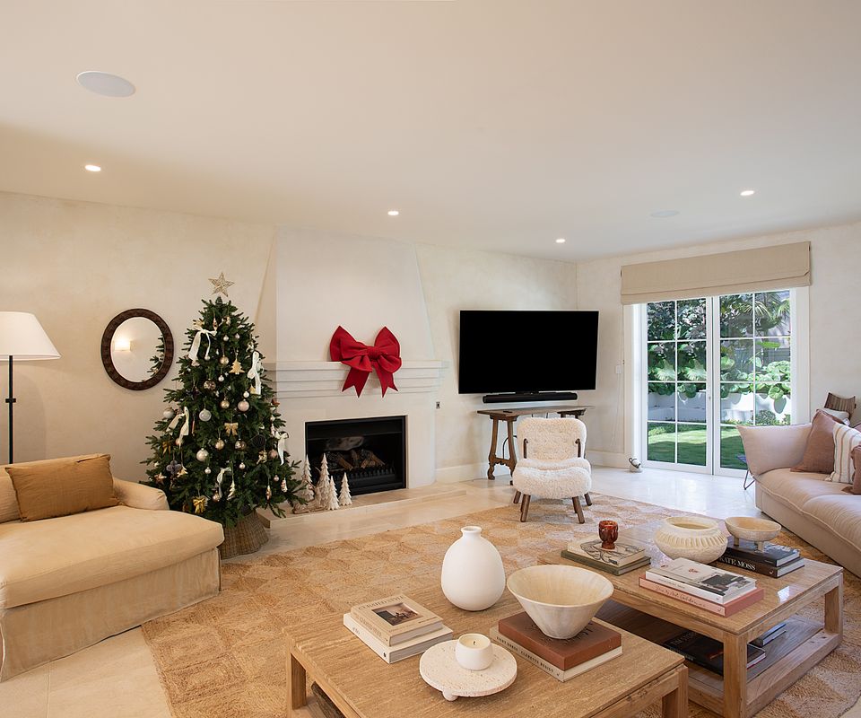 The Esplanade Escape, Balmoral LH LUXE