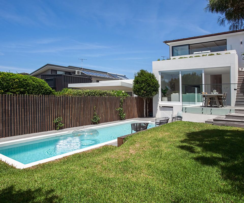 Clovelly Poolside IH